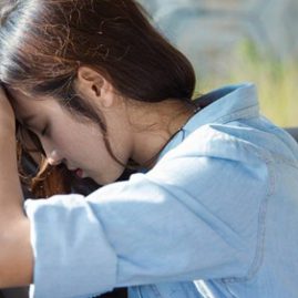 Sau đám tang bố chồng, tôi thu dọn đồ đạc thì cứng đơ người khi phát hiện bên dưới gối của ông có một tờ giấy siêu âm thai 3 tháng