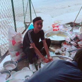 Chàng trai rửa 10 mâm bát trong lần đầu ra mắt nhà bạn gái