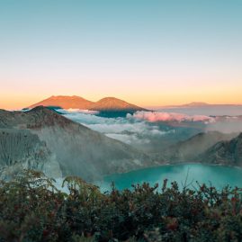 Đi tìm đỉnh núi chứa ngọn lửa xanh hiếm có ở Indonesia