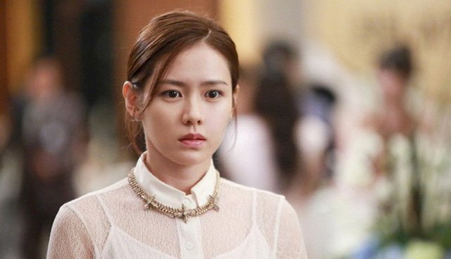 Mơ màng tỉnh sau cơn mê, tôi giật mình nghe lời thì thầm của chồng sắp cưới-3